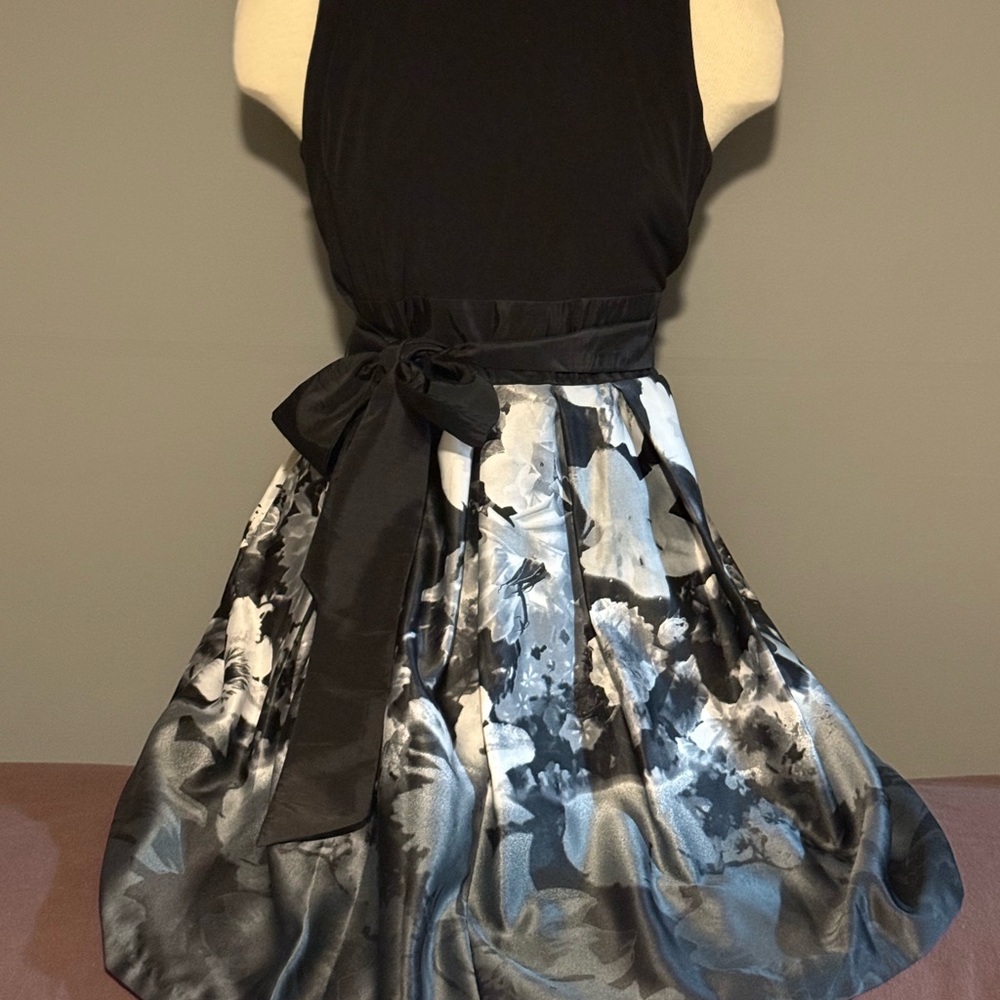 Semi formal cocktail dress, bought for Kentucky derby.  Has pockets!!